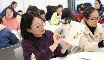 以春為名，海星女神，共赴花事，三·八婦女節(jié)快樂！